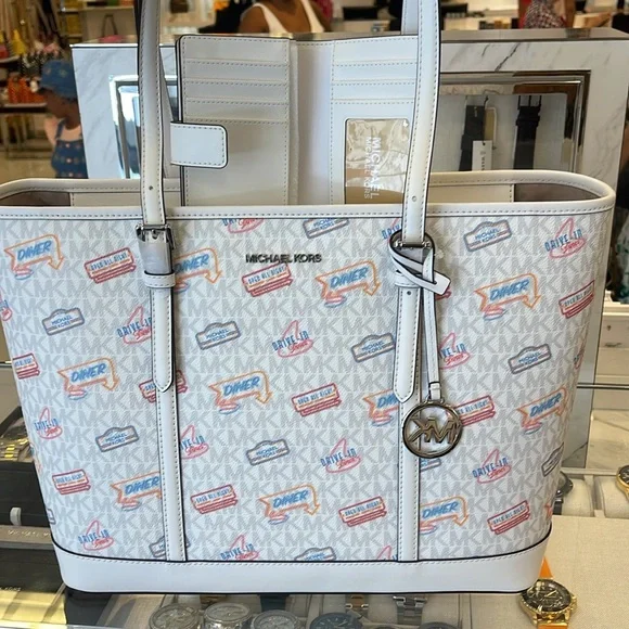 MICHAEL KORS JST Lg Printed Logo Tote Bag & MK JST Md Prntd Logo Bi-Fold Wallet - Picture 7 of 16